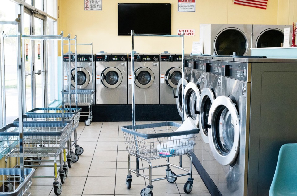 Laundry carts and front-load washers